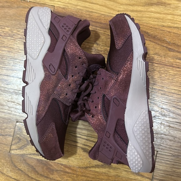 Women’s Nike Huarache - Burgundy - Picture 2 of 8